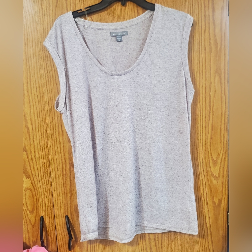 NWOT Womens top Peace & Pearls